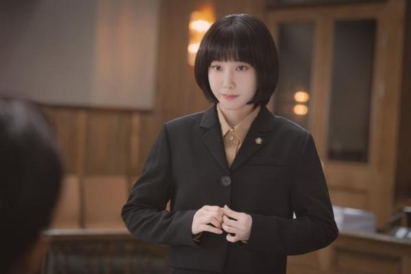 10 diễn viên Hàn tỏa sáng nhất 2022: Song Hye Kyo gây tranh cãi, Song Joong Ki “rớt đài”, top 1 thuộc về?