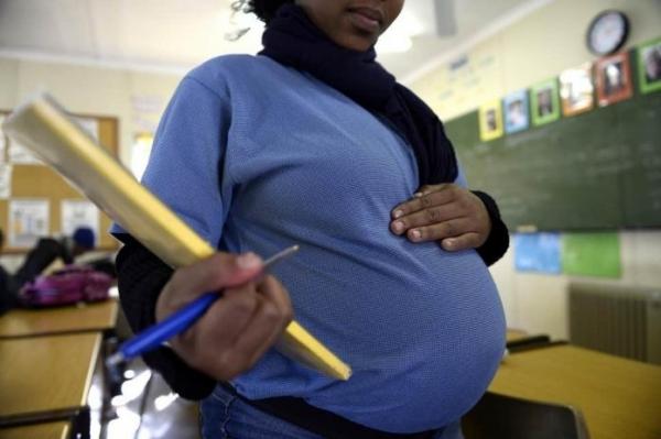 Gần 43.000 nữ sinh Tanazania bỏ học vì mang thai