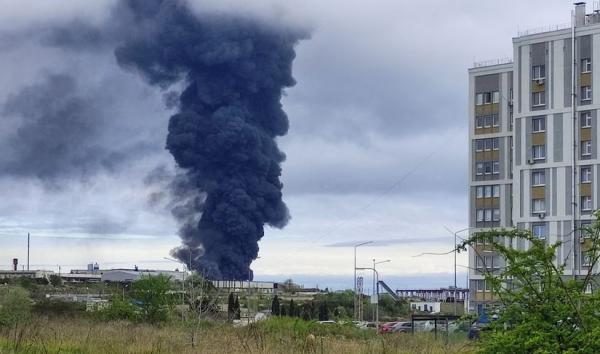 Kho chứa dầu tại Crimea cháy dữ dội