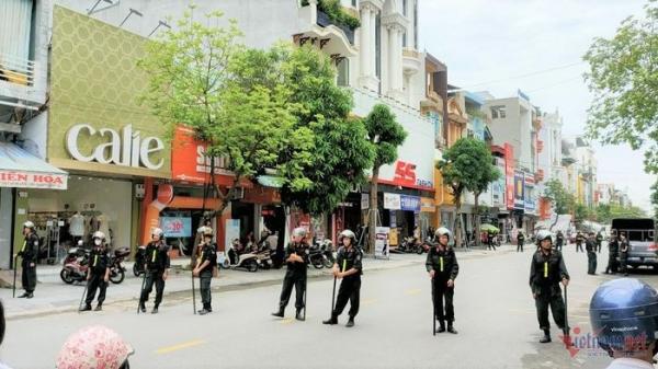 Nhiều cảnh sát chốt chặn trước nhà trùm giang hồ Tuấn “thần đèn” ở Thanh Hóa