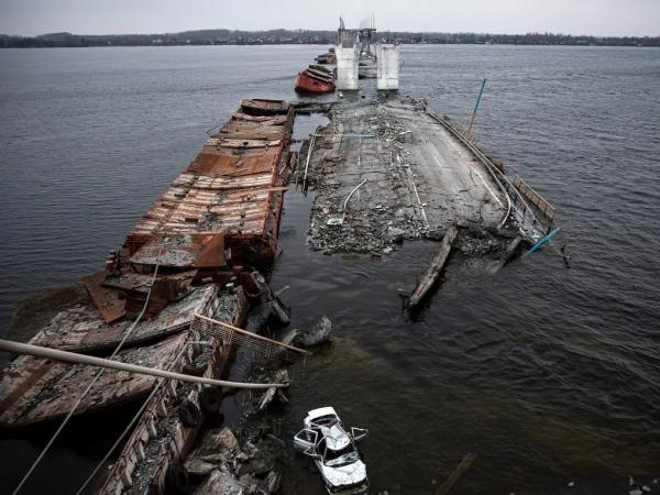 Ukraine dồn tàu chiến dọc sông Dnipro, Nga rải mìn ngăn đối phương đổ bộ