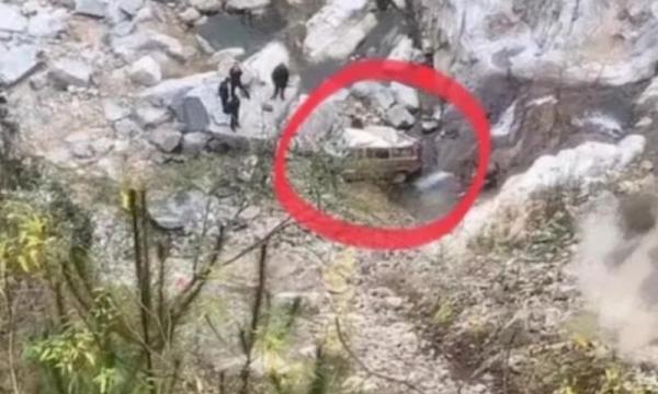 9 người Việt t‌ử von‌g vụ xe lao xuống vách đá ở Trung Quốc