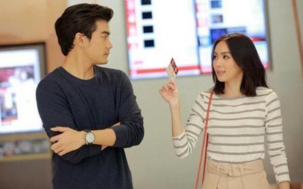 Mắng vợ “nuôi ong tay áo” vì biếu tiền nhà ngoại nhưng vừa nhìn cuốn sổ tôi đưa, anh nín lặng