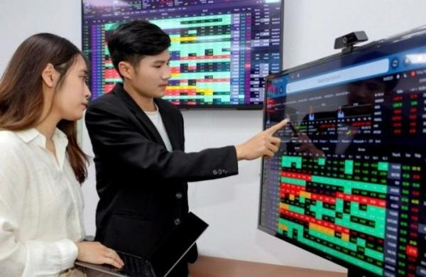 Nhóm VN30 suy yếu, VN-Index mất gần 5 điểm