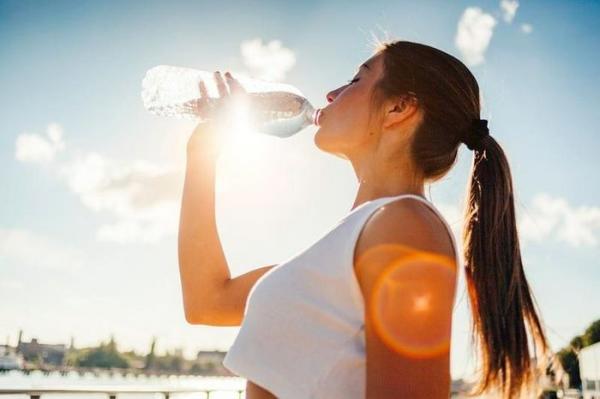 Quên uống nước để giải nhiệt ngày nóng, cô gái mắc bệnh hiểm