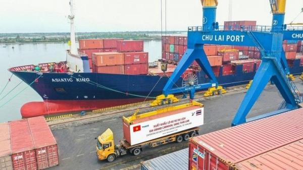 Sau bảy năm, lượng hàng container qua cảng biển Việt Nam tăng gấp đôi