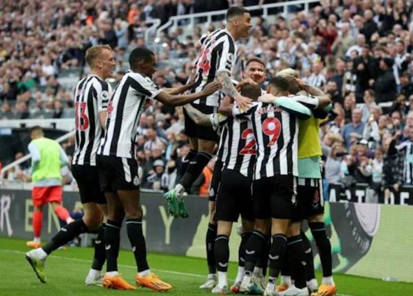 Newcastle - Leicester: ‘chích chòe’ cán đích Top 4