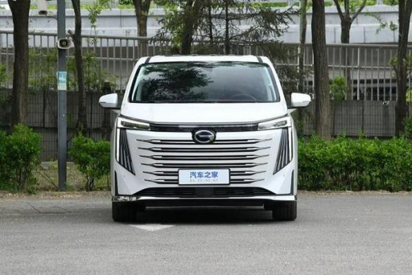 Chi tiết GAC Trumpchi E9 từ 1,1 tỷ đồng, “đối thủ” Toyota Alphard