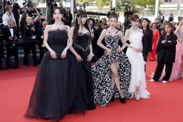 Aespa đổ bộ LHP Cannes, nhan sắc gây thương nhớ: xứng danh nhóm nhạc nữ Kpop đầu tiên xuất hiện trên thảm đỏ!