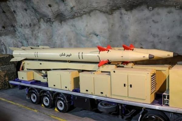 Iran trình làng tên lửa đạn đạo thế hệ mới có tầm bắn 2.000km