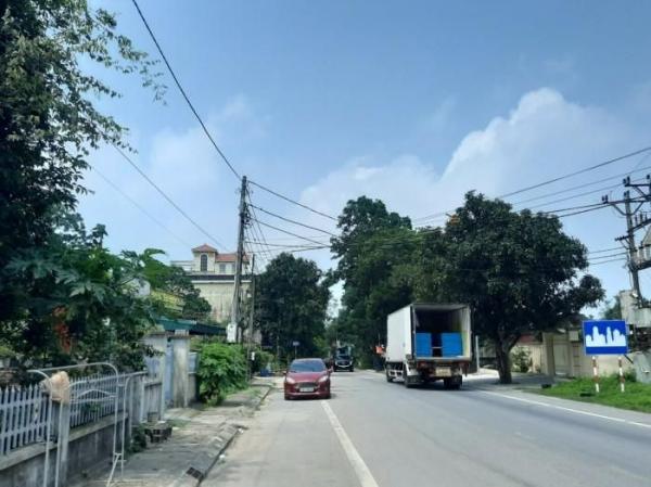 Hi hữu Tỉnh lộ 335 “thắt cổ chai” đoạn cuối tuyến, xe cộ nhọc nhằn lách qua