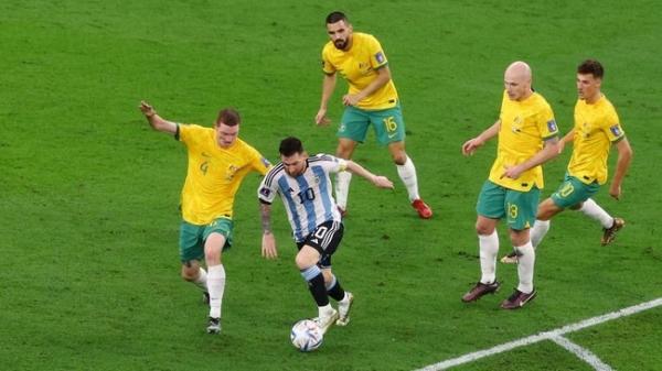 Messi cùng tuyển Argentina gây bất ngờ cho cầu thủ Australia