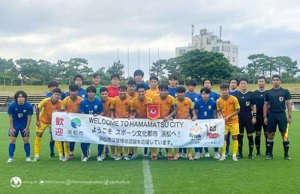Hàng công tỏa sáng, U17 Việt Nam rượt đuổi tỉ số quyết liệt với đội bóng Nhật Bản