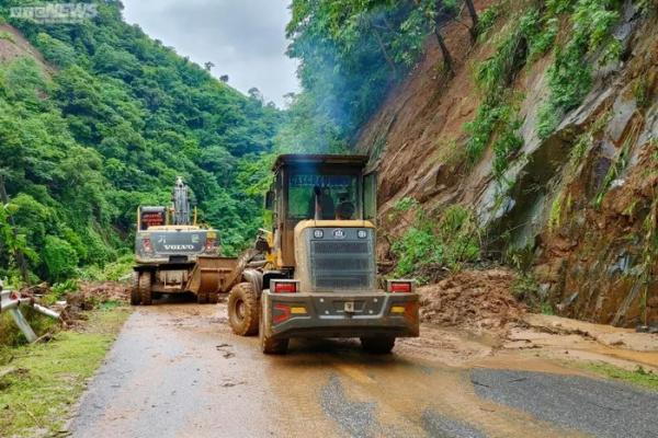 Hiện trường vụ sạt lở khiến 2 xã của tỉnh Yên Bái bị cô lập