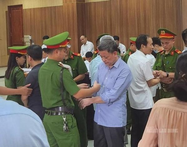 Giám đốc doanh nghiệp bỏ 6 tỉ đồng tiền túi “cảm ơn” 5 cán bộ Sở GD-ĐT tỉnh Thanh Hóa