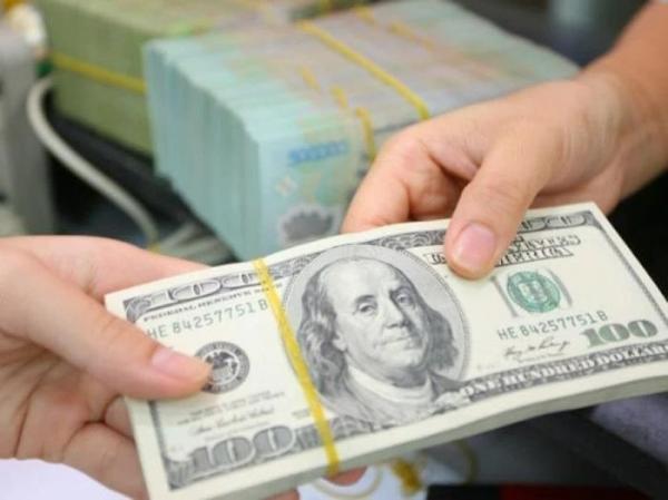 Giá USD tiếp tục “leo thang”