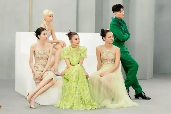 Bị loại “gà chiến”, Thanh Hằng chúc Hương Giang: Kéo dài niềm vui lâu hơn chút