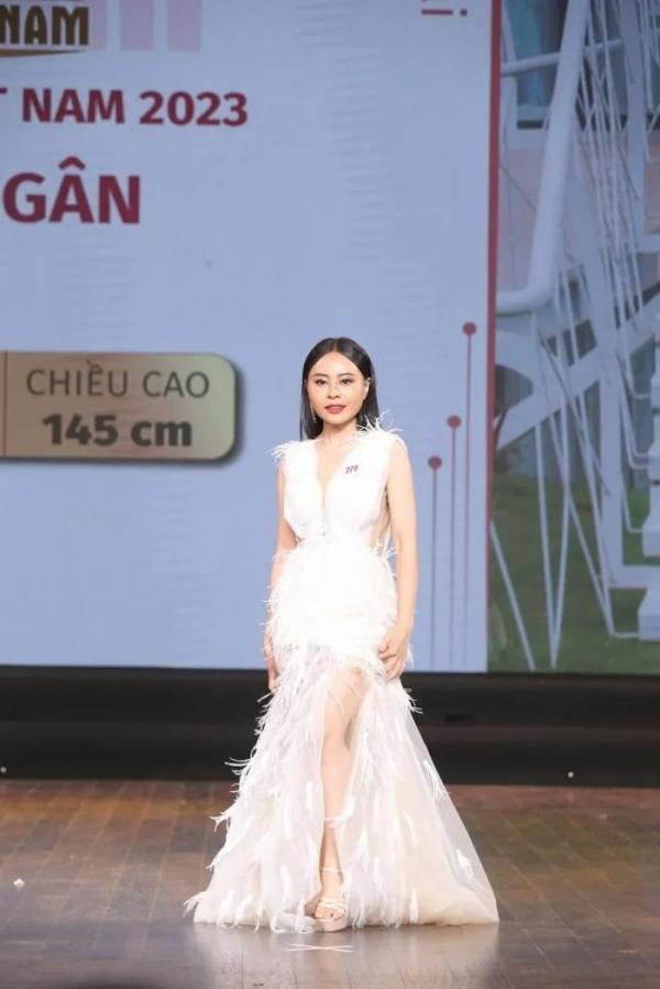 Nhan sắc á hậu thấp nhất lịch sử thi nhan sắc Việt với chiều cao 1m45
