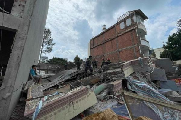 Vụ sập nhà 4 tầng ở TP HCM bệnh viện kích hoạt báo động đỏ cứu chữa 2 nạn nhân