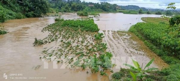 Mưa lớn gây thiệt hại tại Yên Bái, tạm dừng chạy tàu tuyến Hà Nội - Lào Cai