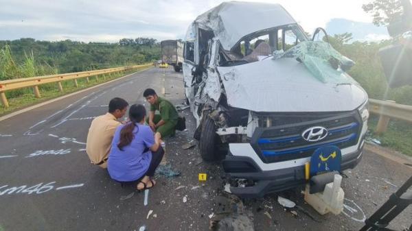 Vụ tai nạn làm 13 người thương vong ở Đắk Lắk: Xe tải đi sai làn đường