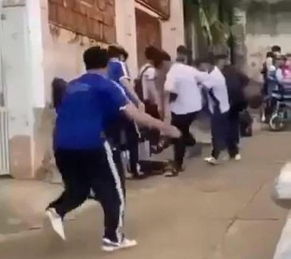 Đắk Lắk: Một học sinh cấp 2 bị nhóm học sinh khác đánh hội đồng