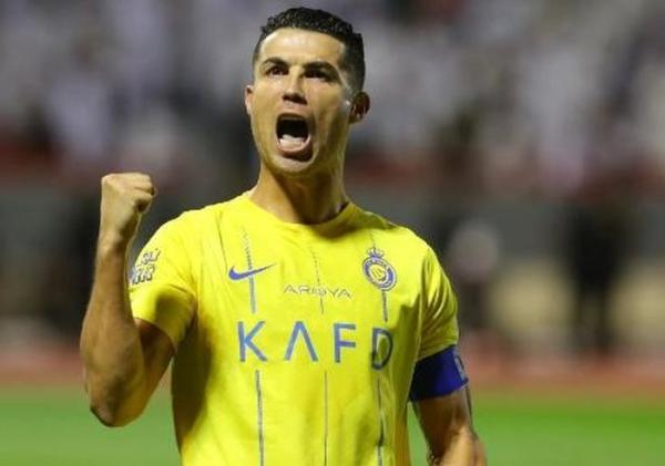 C.Ronaldo ký hợp đồng với “gã khổng lồ”