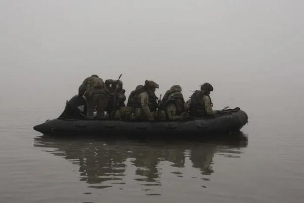 Vượt được sông Dnipro, lực lượng Ukraine xông qua “lửa địa ngục” tới Crimea?