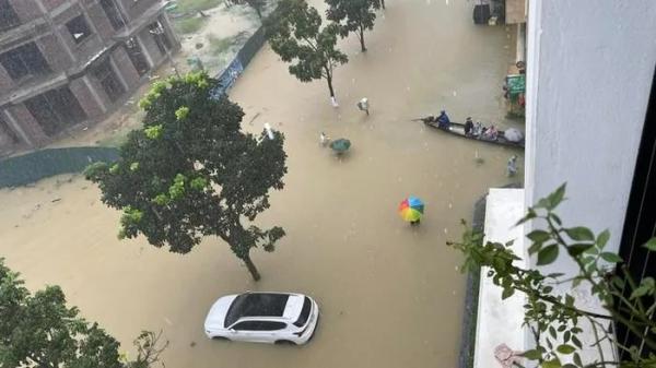 Hơn 500 ôtô tại Huế ngập trong lũ lụt