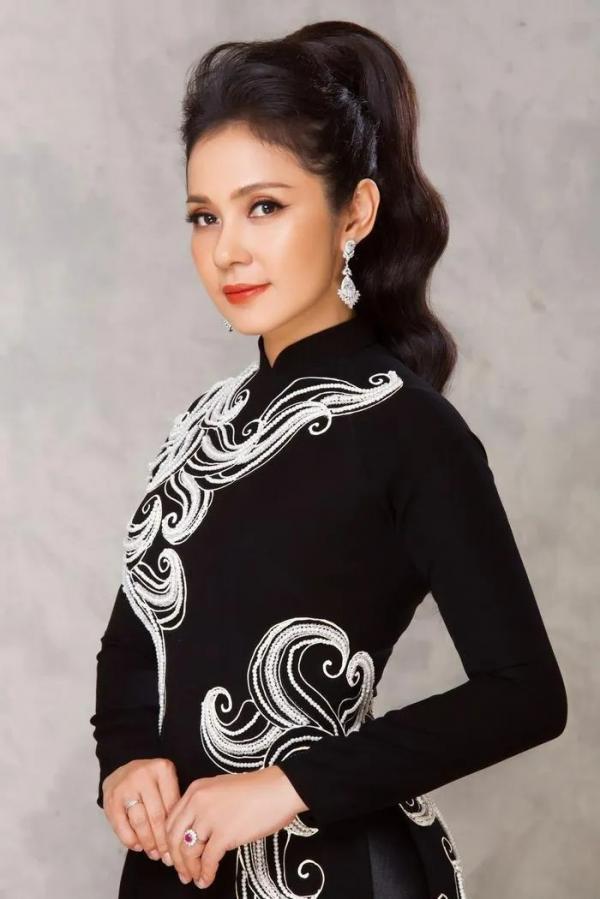 Việt Trinh tung bộ ảnh thời còn “phèn”, nhan sắc vẫn thuộc hàng cực phẩm?