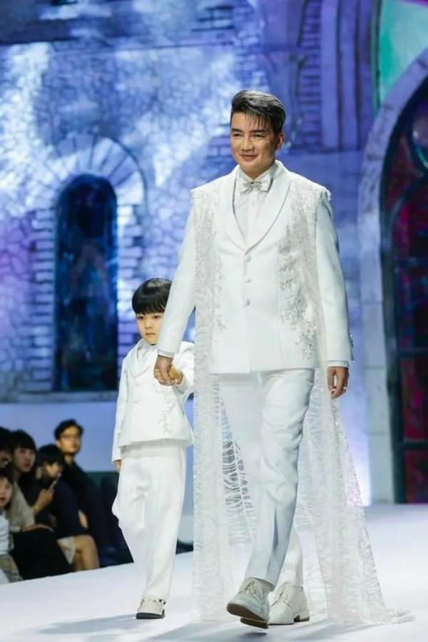 Con trai Đàm Vĩnh Hưng: Sinh ra đã “ngậm thìa vàng”, chuẩn hot boy nhí