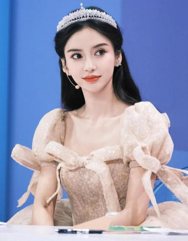 Angelababy còn lại gì khi bị cấm sóng ở tuổi 34