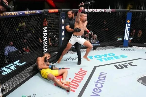 Vang dội võ sỹ Đông Nam Á đầu tiên thắng knock-out ở UFC