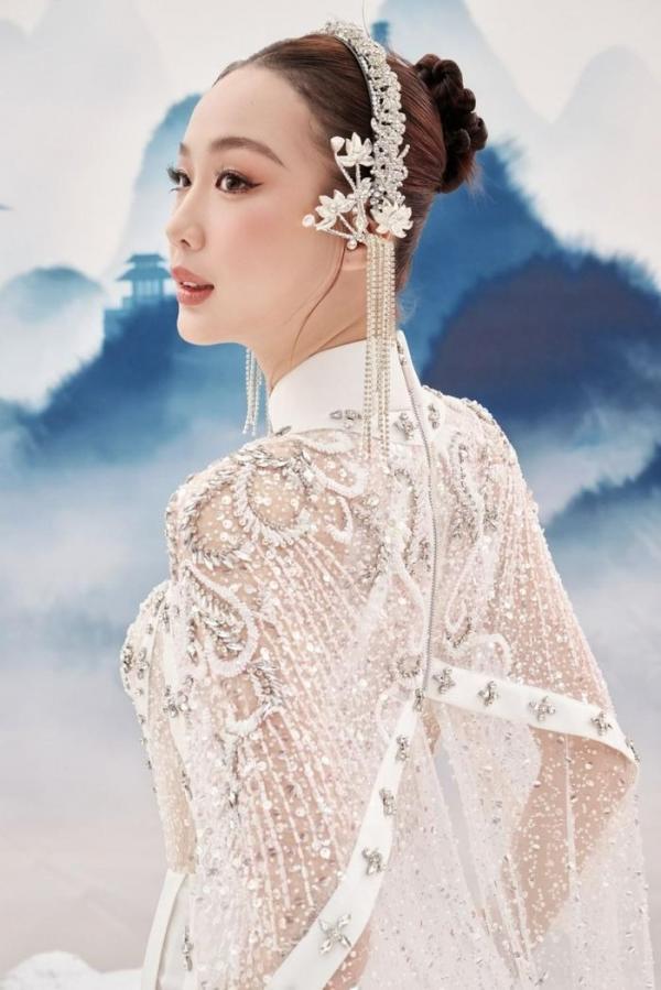 Hoa hậu Bảo Ngọc diện áo dài cách điệu mở màn Chung kết Miss Intercontinental 2023