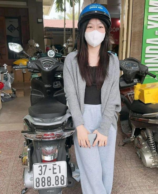 Nữ sinh viên trường đại học ở Hà Nội bấm được biển số “ngũ quý 8”