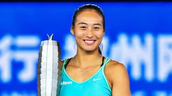 Tay vợt Trung Quốc bị chỉ trích vì xin chữ ký Djokovic