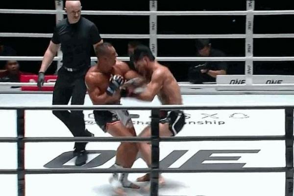 Nhà vô địch muay Thái đổ gục trước cú đấm “trời giáng” của võ sĩ Nga