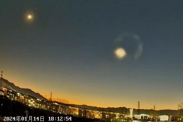 Mạng xã hội Trung Quốc xôn xao khi “phát hiện UFO” trên bầu trời đêm