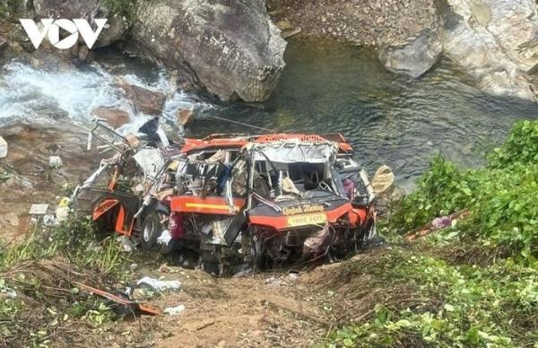 Nguyên nhân sơ bộ vụ xe khách lao xuống vực trên cao tốc La Sơn- Túy Loan