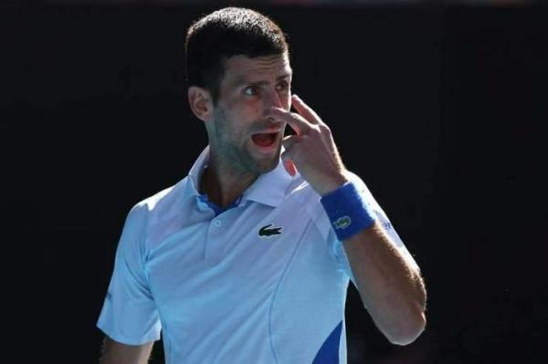 Djokovic mắng HLV, “xỏ xiên” trọng tài ở trận đấu “tệ nhất Grand Slam”