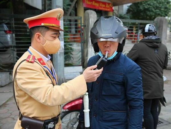 Xử lý trên 2,800 trường hợp vi phạm nồng độ cồn vào mùng 1 Tết
