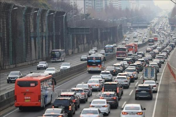 Ùn tắc nghiêm trọng khi người dân đổ về Seoul sau Tết Nguyên đán
