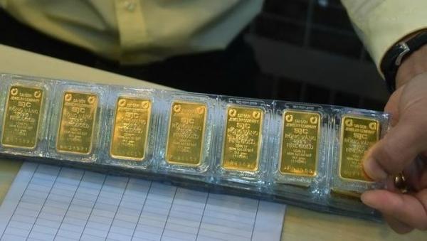Giá vàng hôm nay 11-2: Vàng SJC cao ngất ngưởng so với thế giới