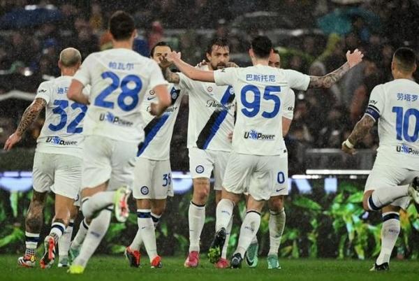 Thắng ngược dòng AS Roma, Inter Milan xây chắc ngôi đầu Seria A