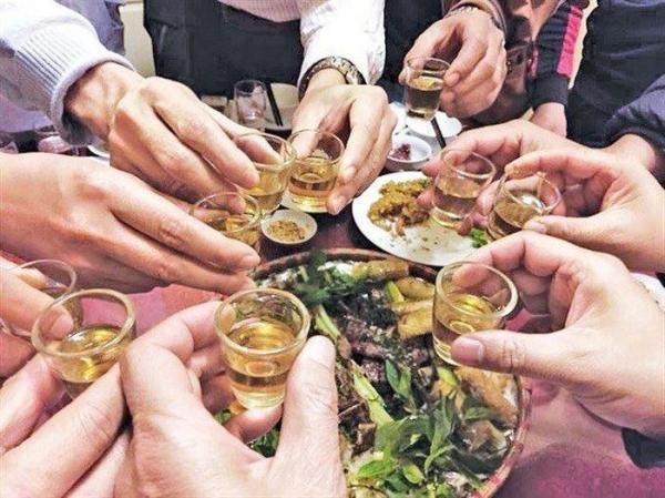 Nguy cơ viêm tụy cấp do thói quen ăn uống ngày Tết