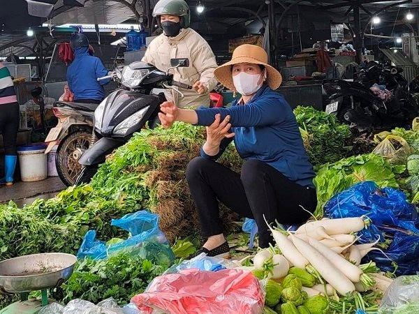 Rau xanh tăng giá chóng mặt ngày mùng 3 Tết