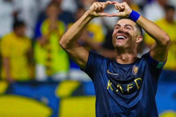Cristiano Ronaldo: Người tiên phong kiêu hãnh
