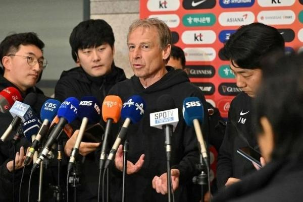12 tháng của Klinsmann với tuyển Hàn Quốc và cái kết ê chề