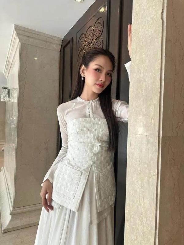 VMai Phương mang áo bà ba đến Miss World