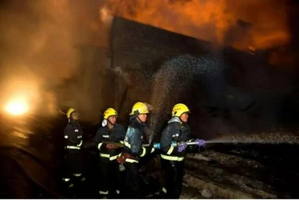 Cháy lớn tại tòa nhà dân cư ở Trung Quốc khiến 15 người thiệt mạng